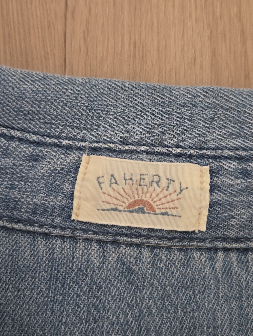Faherty Sunfair Denim Shirt – Glacier Bay Wash M Relaxed Gorp Norm Minimal Cozy - Picture 2 of 6